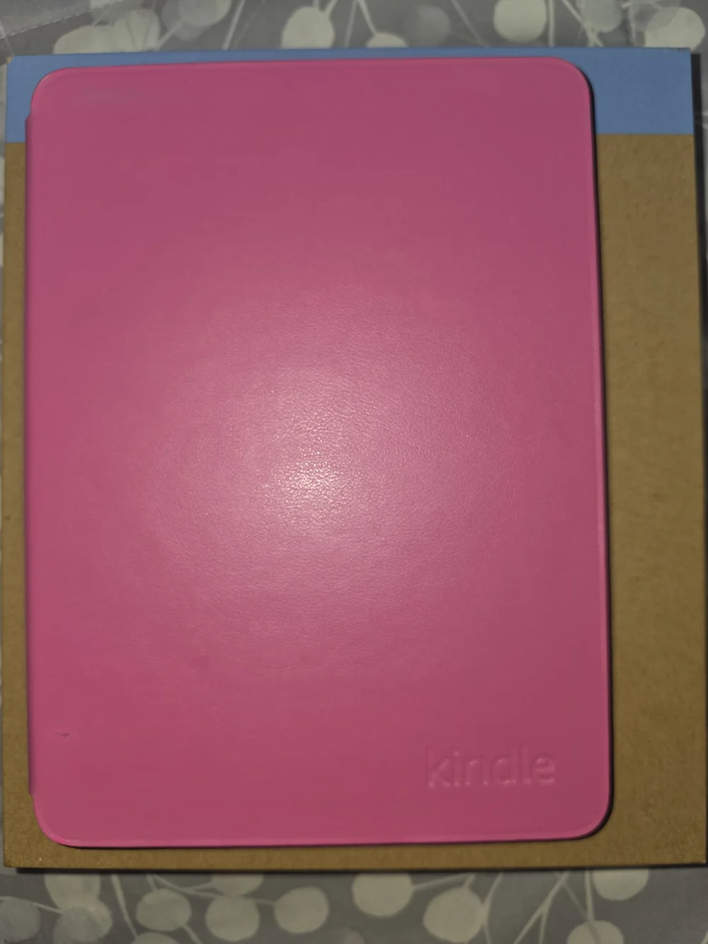 Kindle ColorSoft Signature Edition Black w/ Charging Dock and Magenta Case